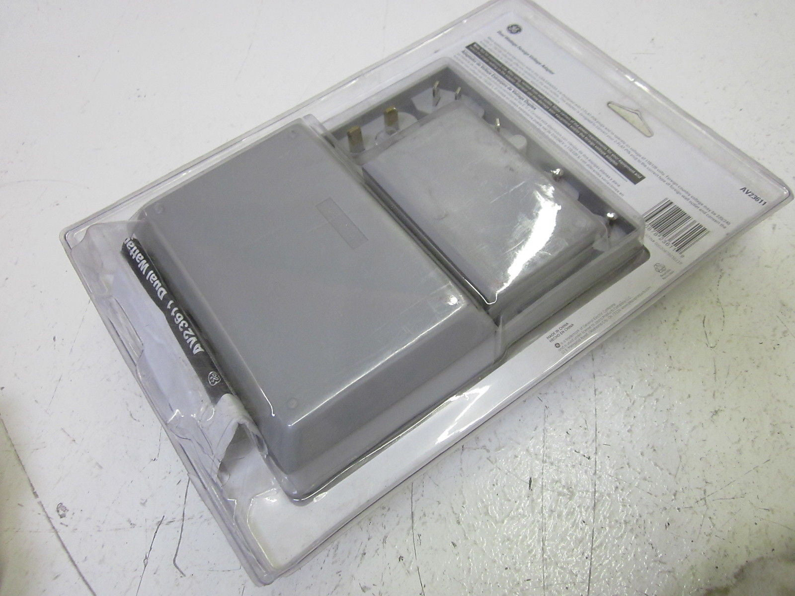 GENERAL ELECTRIC AV23611 FOREIGN VOLTAGE ADAPTER  *ORIGINAL PACKAGE*