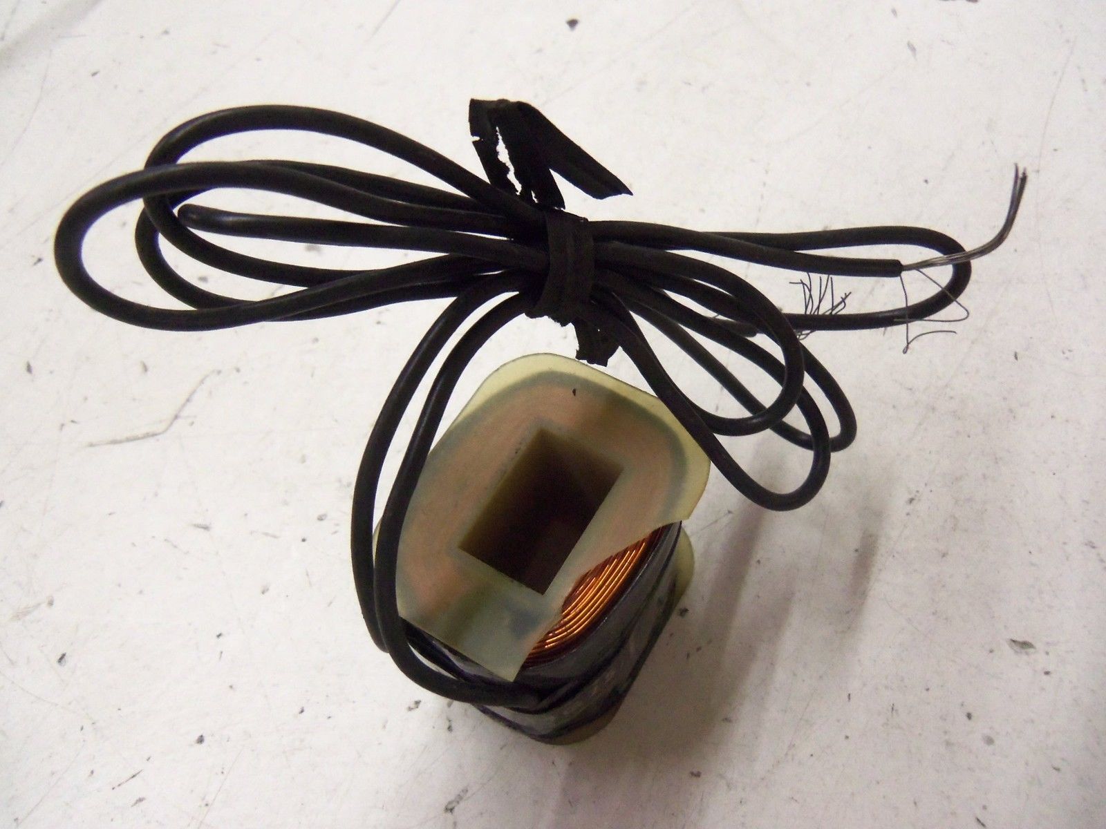 GENERAL ELECTRIC COIL 6C275081G25 (CORNER HAS A CHIP) *NEW NO BOX*