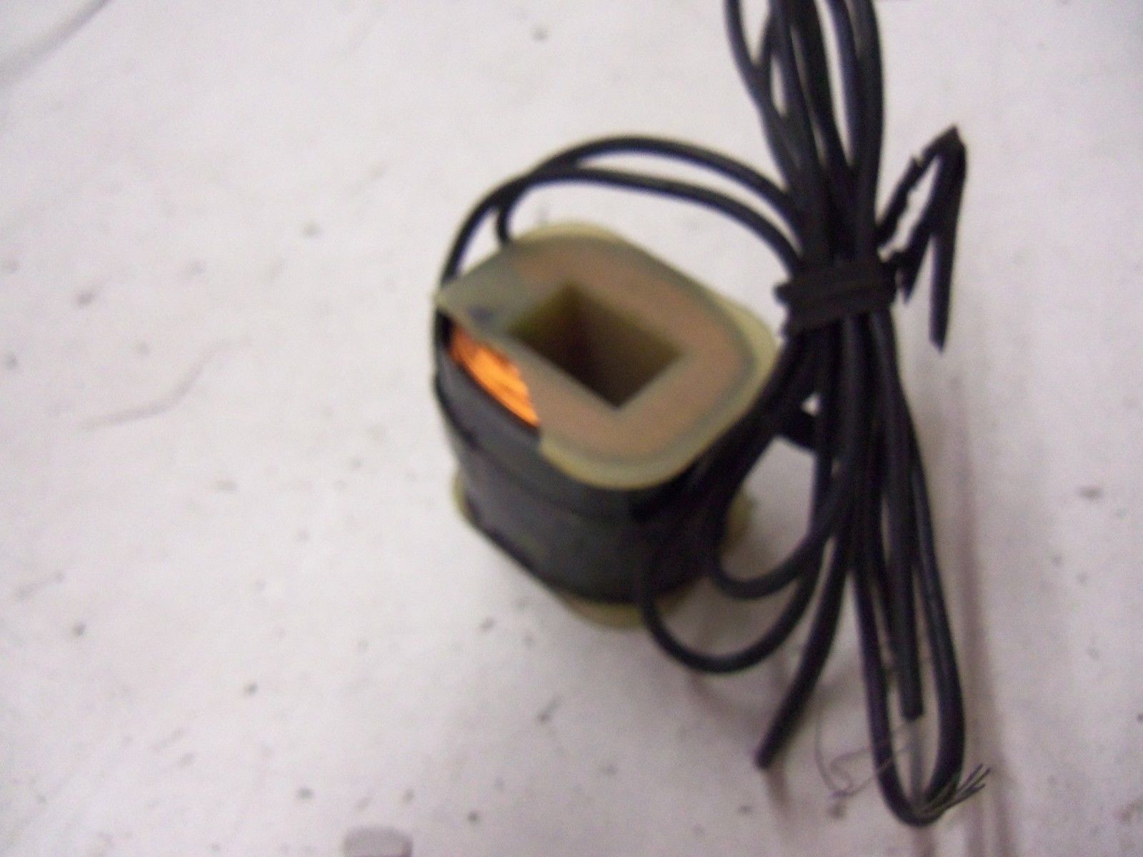 GENERAL ELECTRIC COIL 6C275081G25 (CORNER HAS A CHIP) *NEW NO BOX*