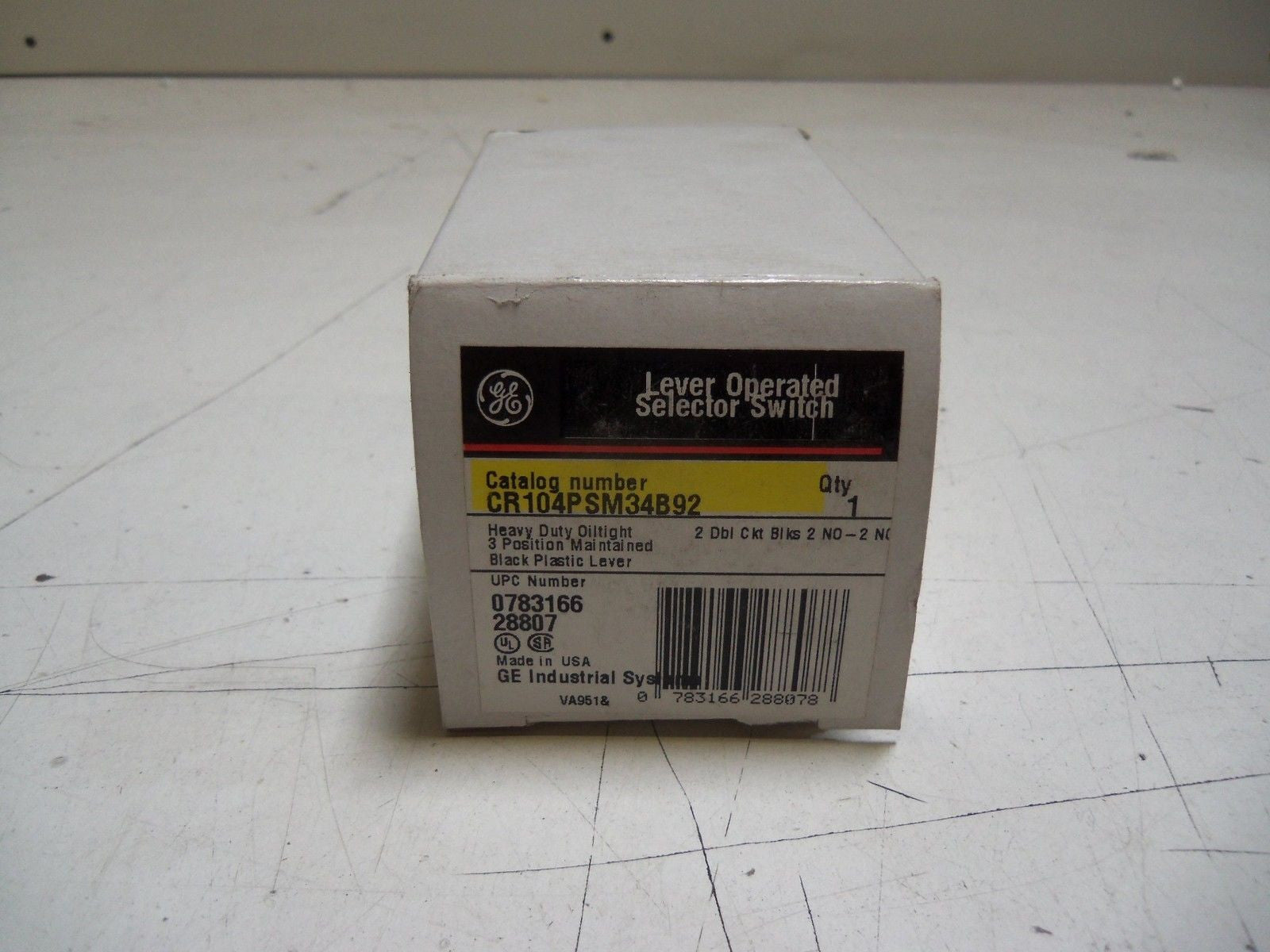 GENERAL ELECTRIC CR104PSM34B92 LEVER OPERATED SELECTOR SWITCH  *NEW IN BOX*