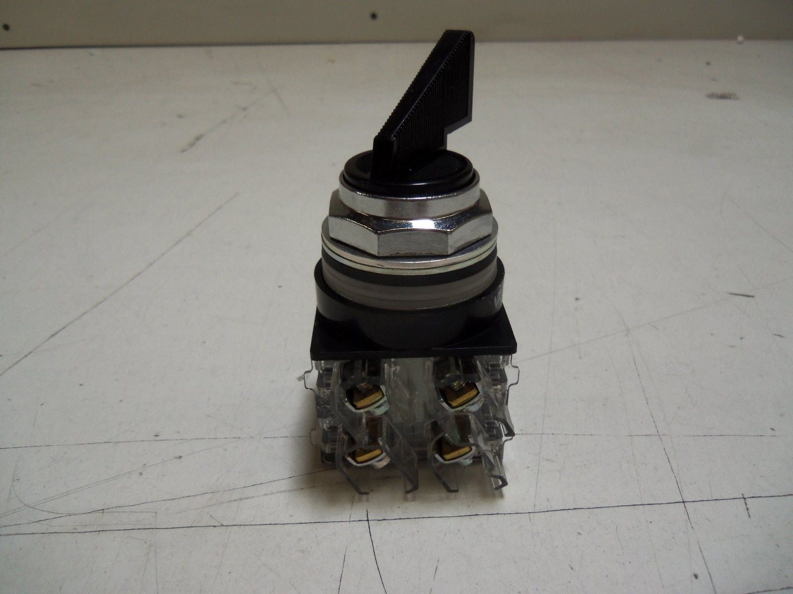 GENERAL ELECTRIC CR104PSM34B92 LEVER OPERATED SELECTOR SWITCH  *NEW IN BOX*