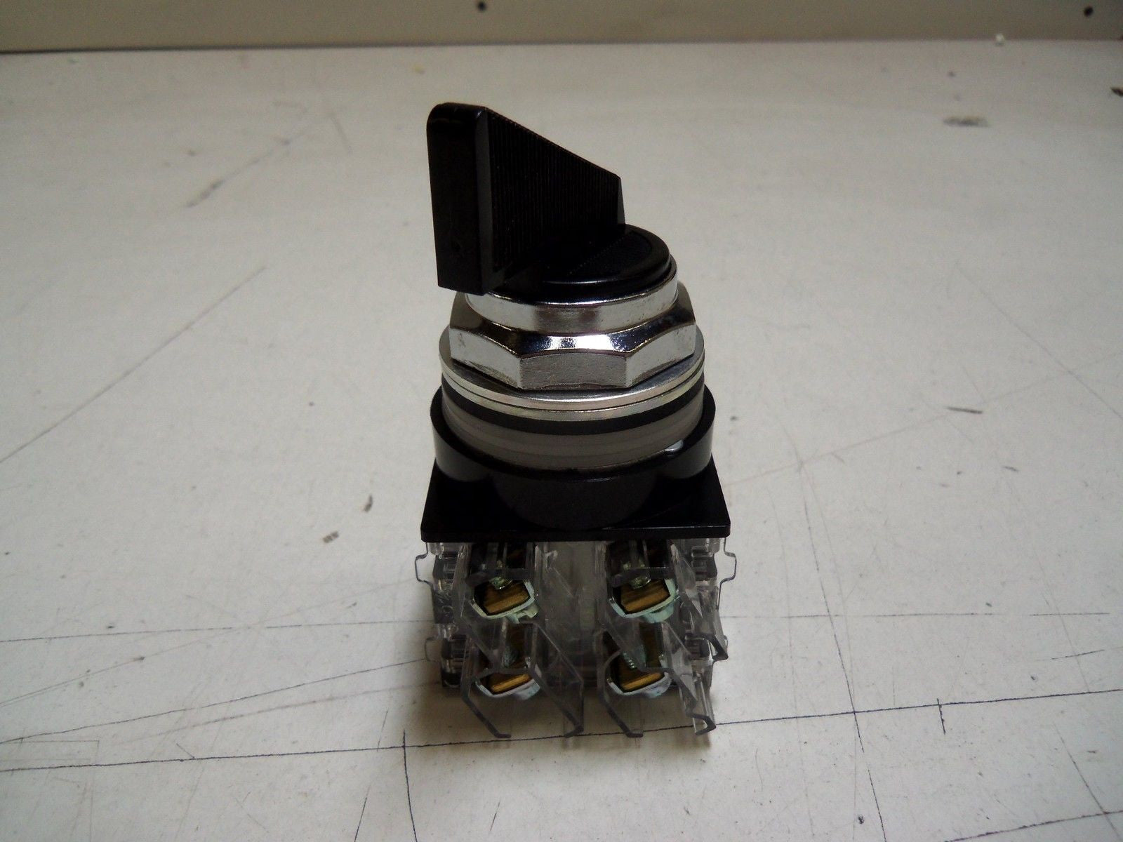 GENERAL ELECTRIC CR104PSM34B92 LEVER OPERATED SELECTOR SWITCH  *NEW IN BOX*