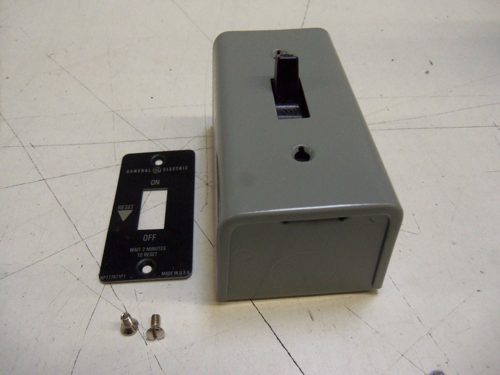 GENERAL ELECTRIC CR101H1 STARTER 2 POLE TOGGLE OPERATED *NEW IN BOX*