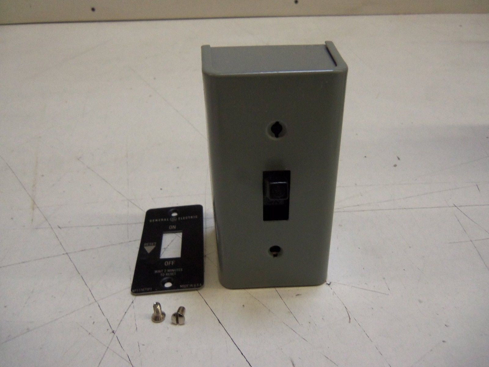 GENERAL ELECTRIC CR101H1 STARTER 2 POLE TOGGLE OPERATED *NEW IN BOX*
