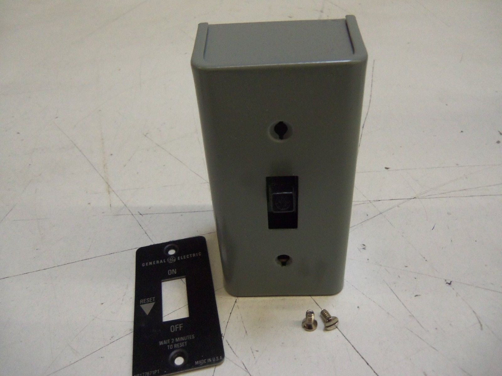 GENERAL ELECTRIC CR101H1 STARTER 2 POLE TOGGLE OPERATED *NEW IN BOX*