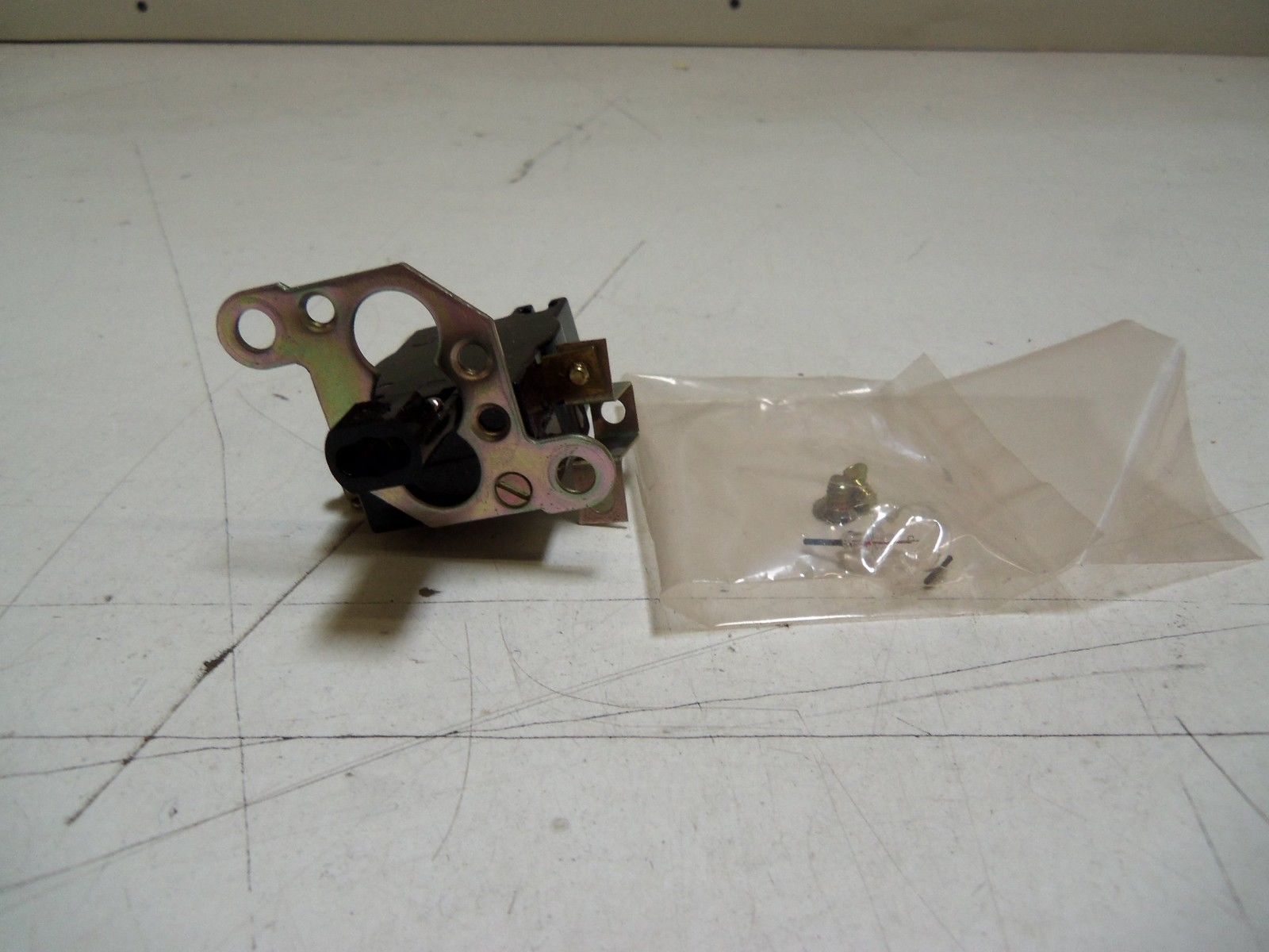 GENERAL ELECTRIC CR2940UX212A2 INDICATOR LIGHT 110V  *NEW IN BOX*