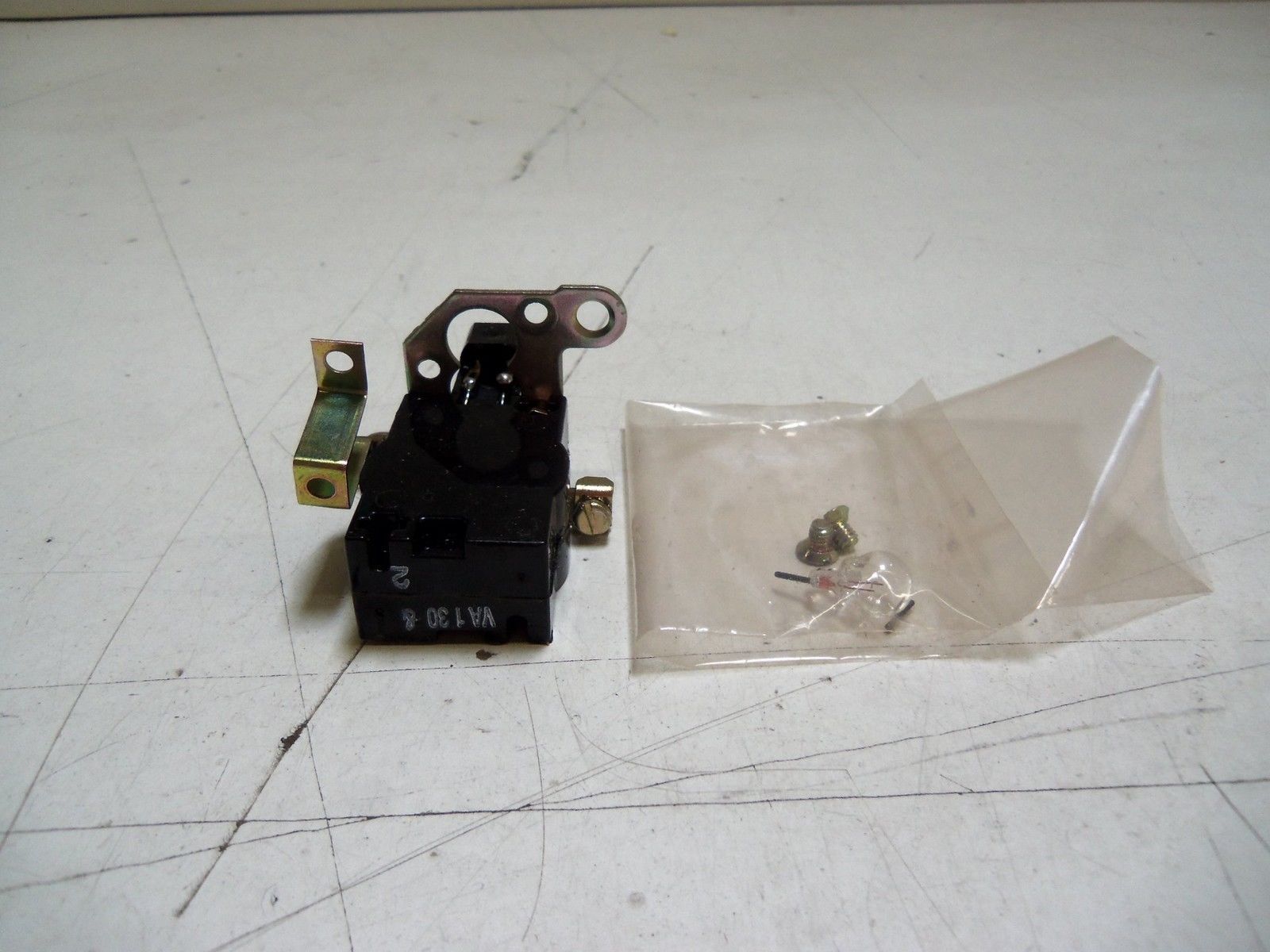 GENERAL ELECTRIC CR2940UX212A2 INDICATOR LIGHT 110V  *NEW IN BOX*