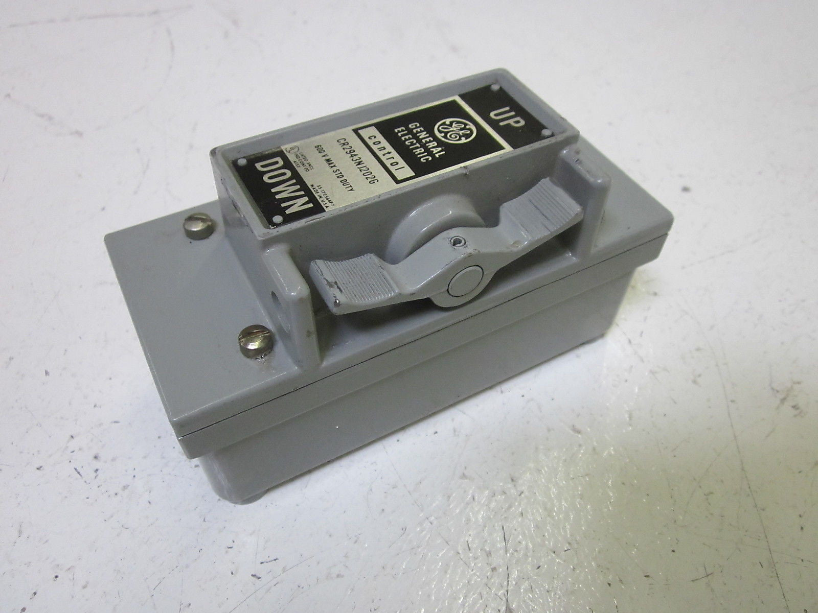 GENERAL ELECTRIC CR2943NJ202G PUSH STATION *USED*
