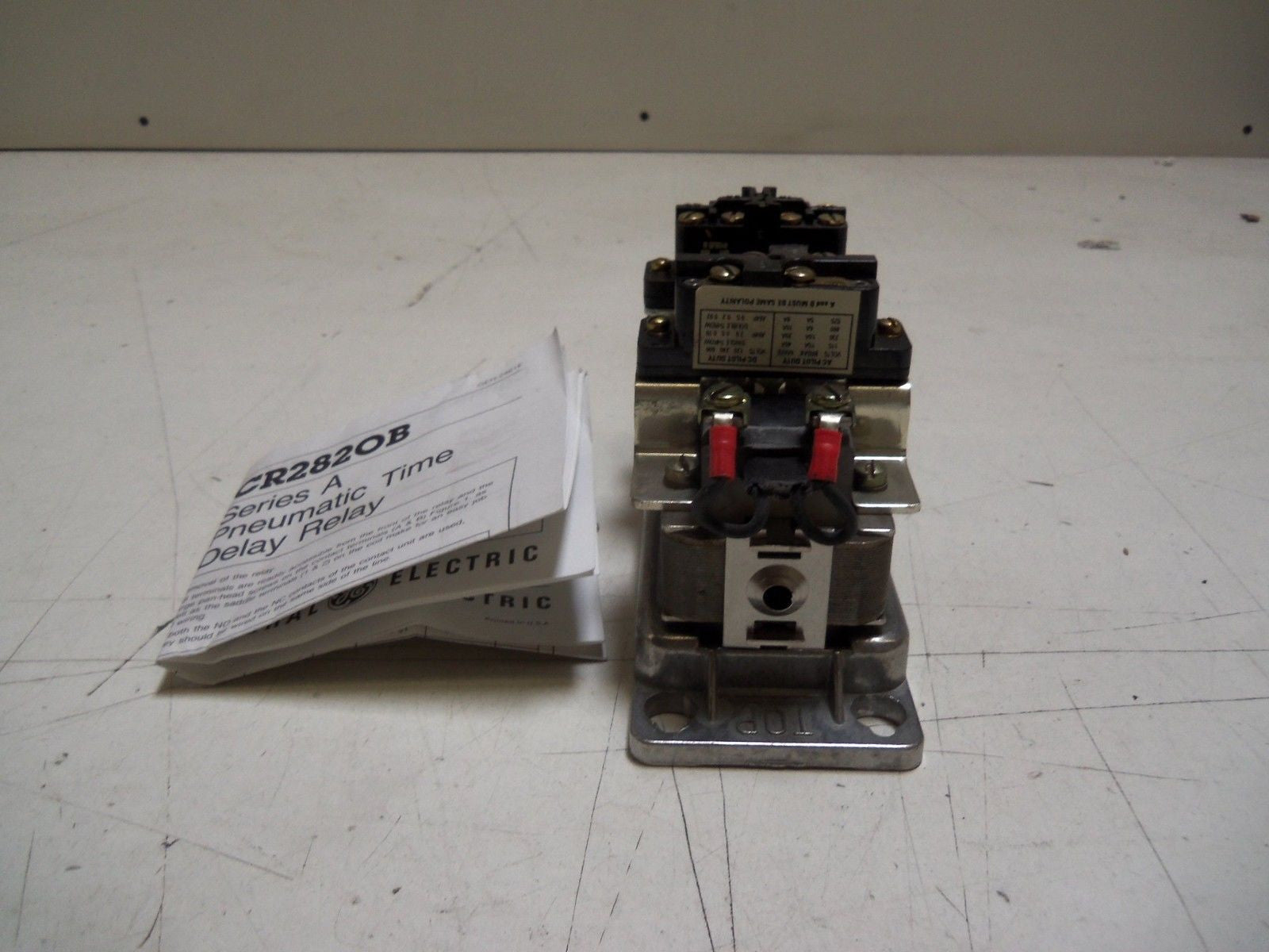 GENERAL ELECTRIC CR2820B119AA2 PNEUMATIC TIME DELAY RELAY *NEW IN BOX*