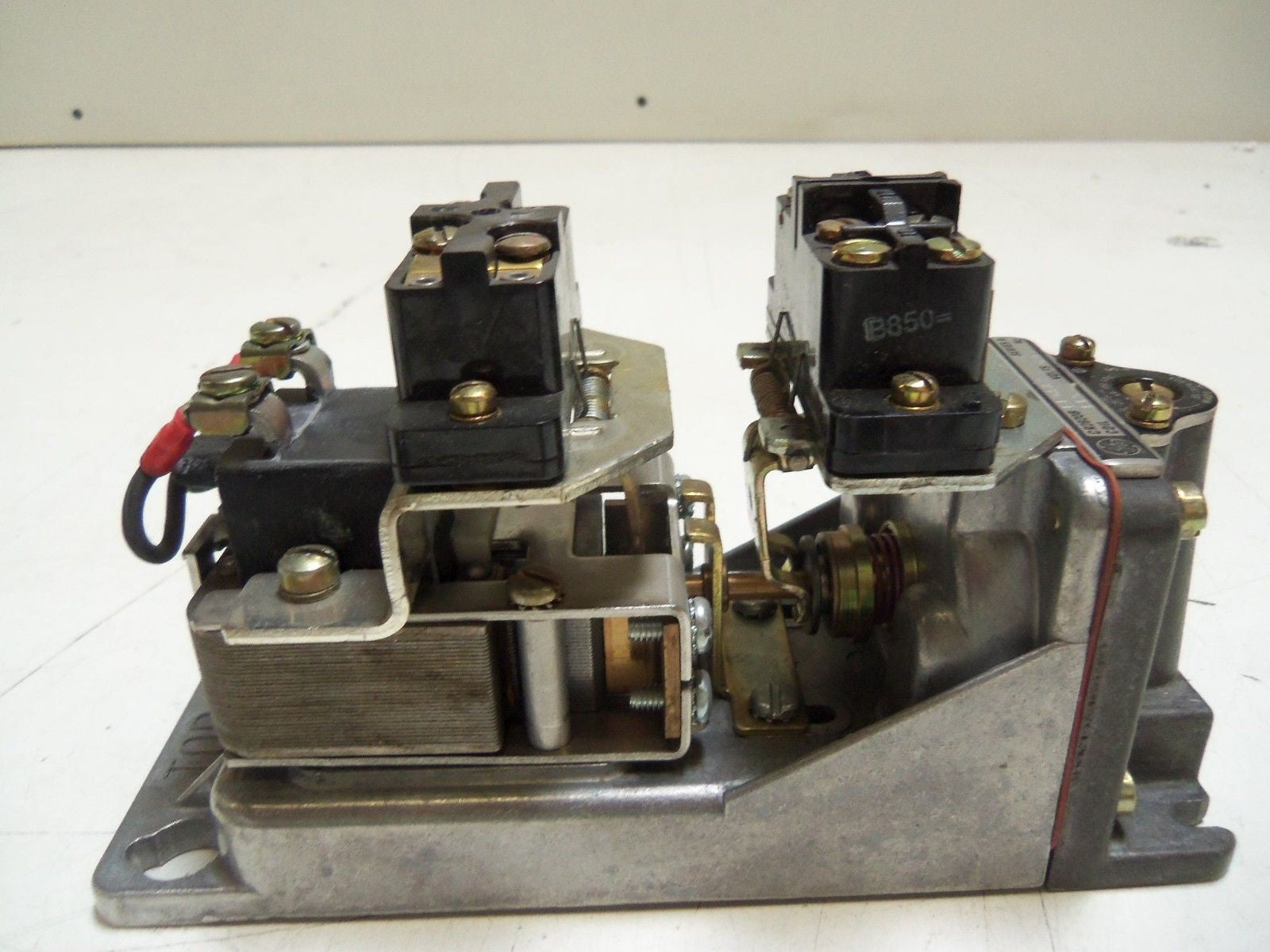 GENERAL ELECTRIC CR2820B119AA2 PNEUMATIC TIME DELAY RELAY *NEW IN BOX*