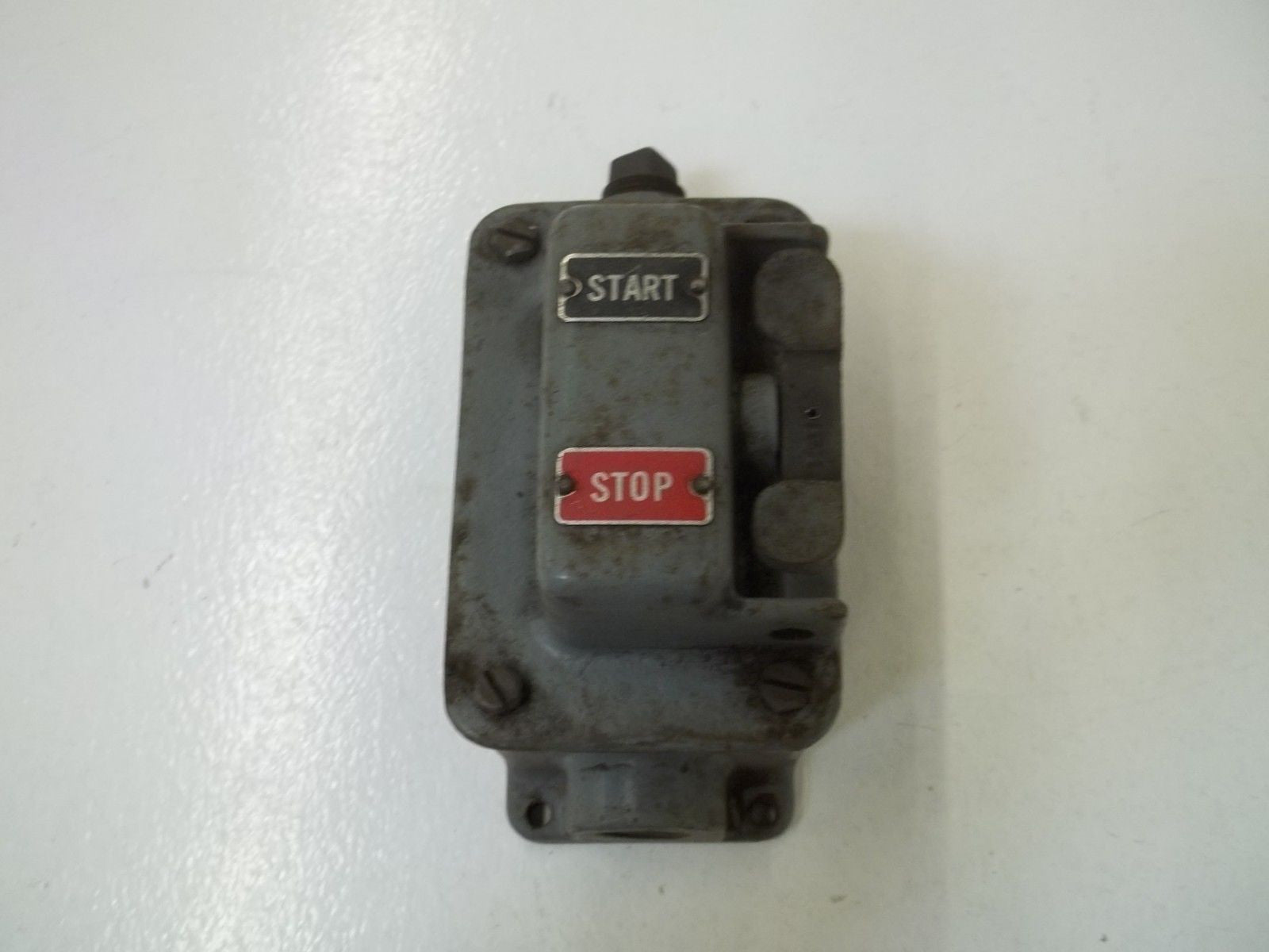 GENERAL ELECTRIC CR2940NJ10A START/STOP PUSHBUTTON STATION *USED*