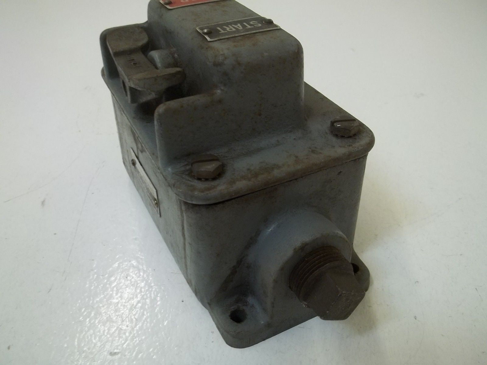 GENERAL ELECTRIC CR2940NJ10A START/STOP PUSHBUTTON STATION *USED*