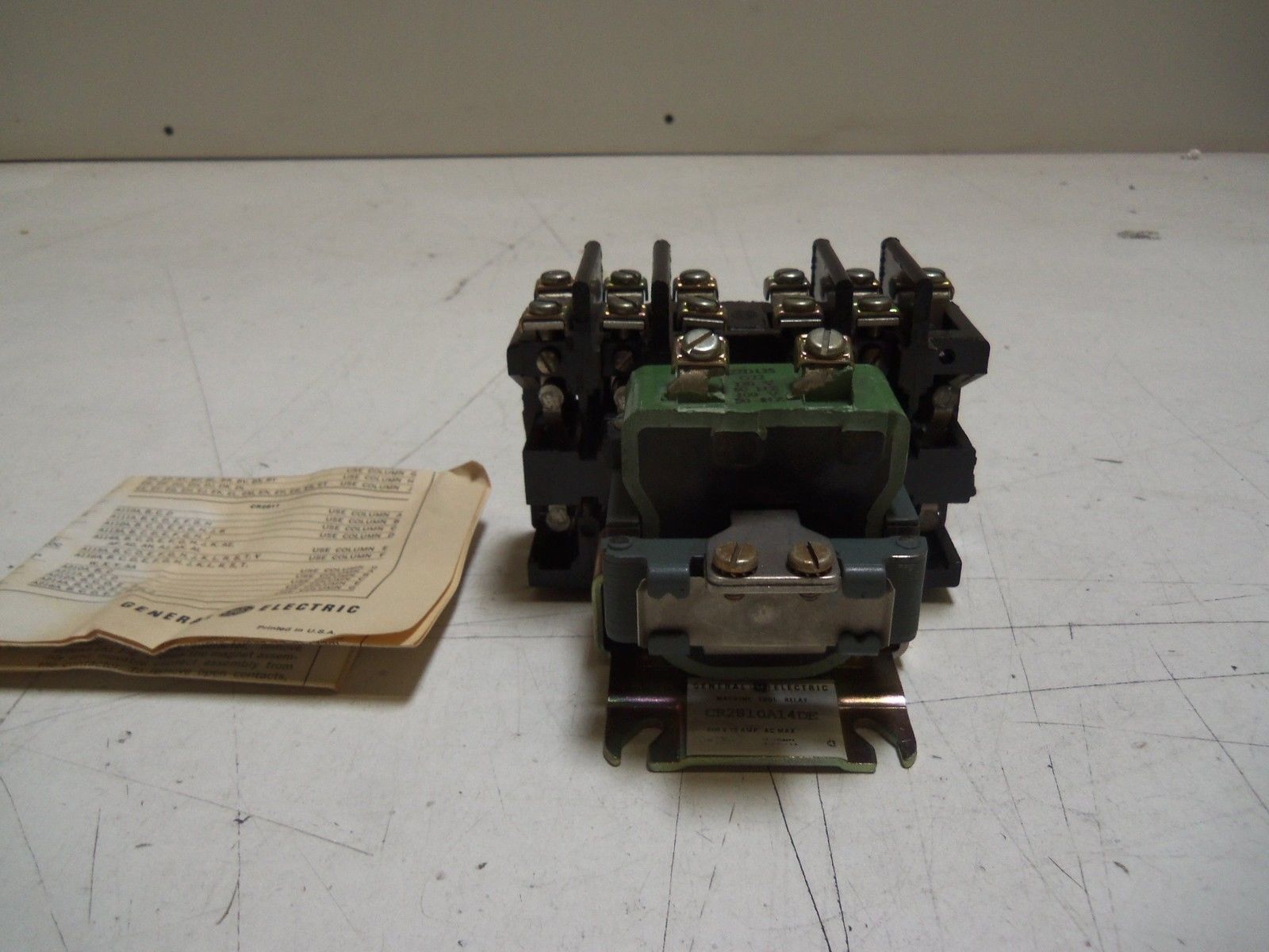 GENERAL ELECTRIC CR2810A14DE22  RELAY *NEW IN BOX*