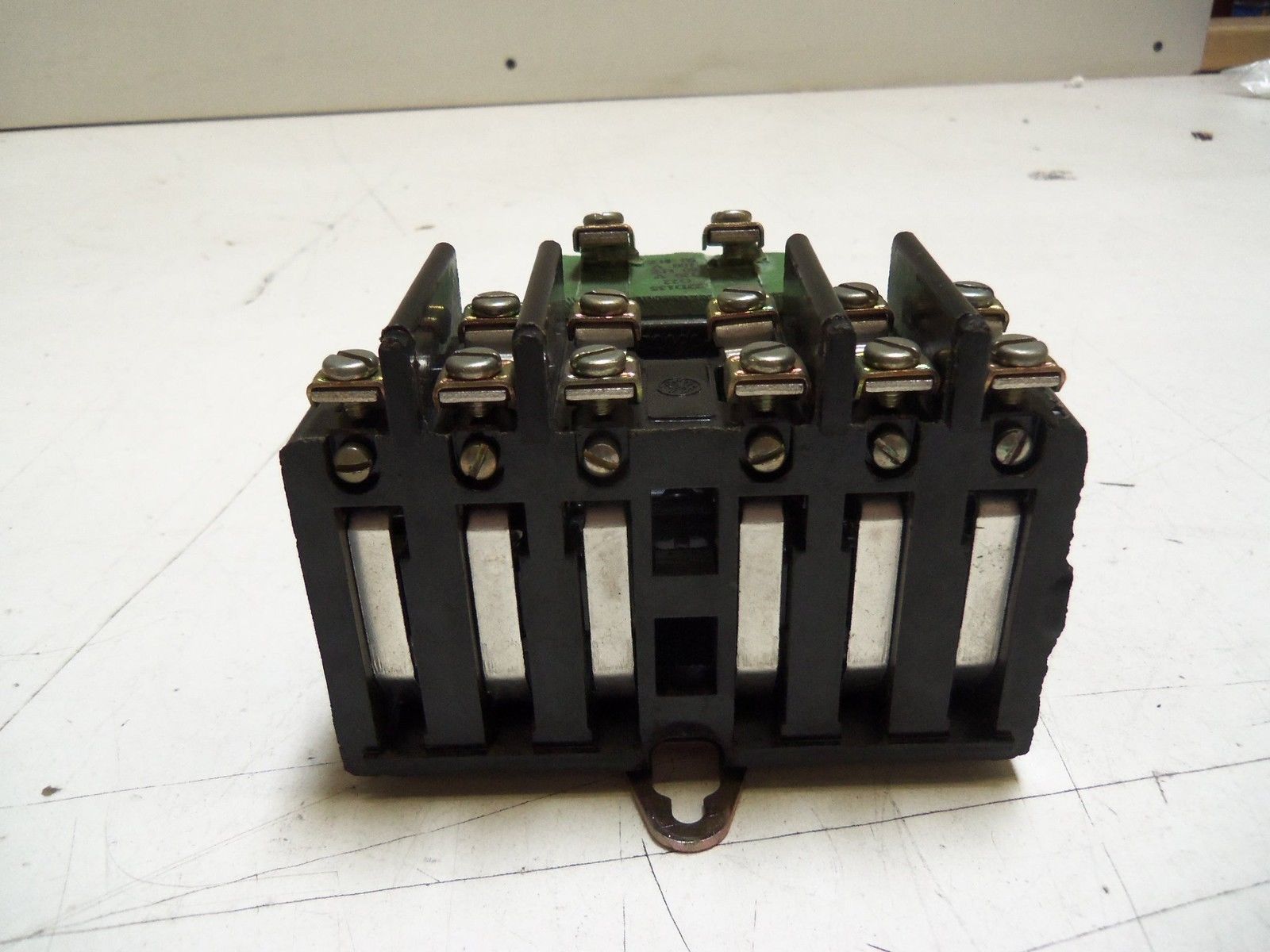 GENERAL ELECTRIC CR2810A14DE22  RELAY *NEW IN BOX*