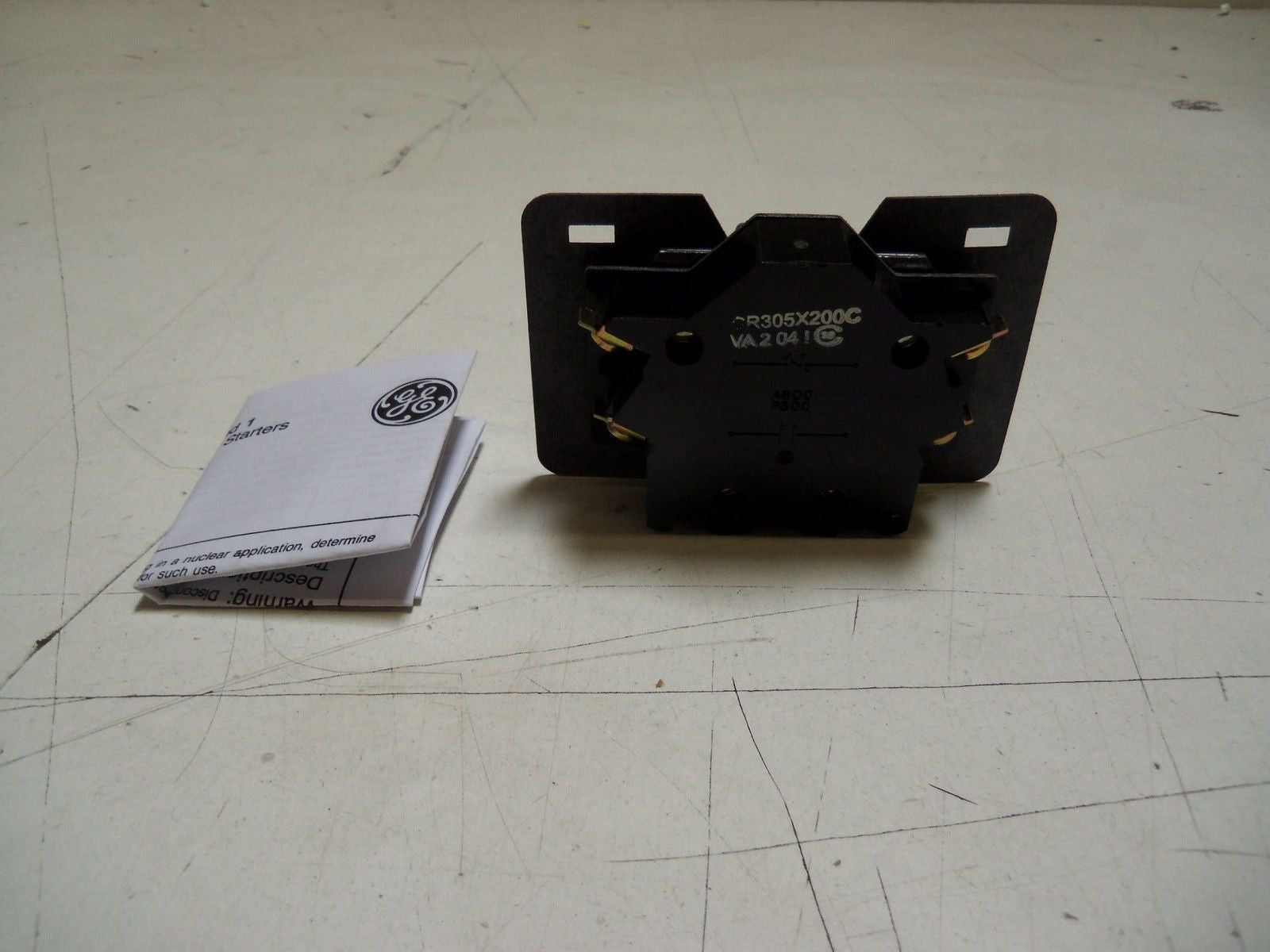GENERAL ELECTRIC CR305X200C AUXILIARY CONTACT *NEW IN BOX*