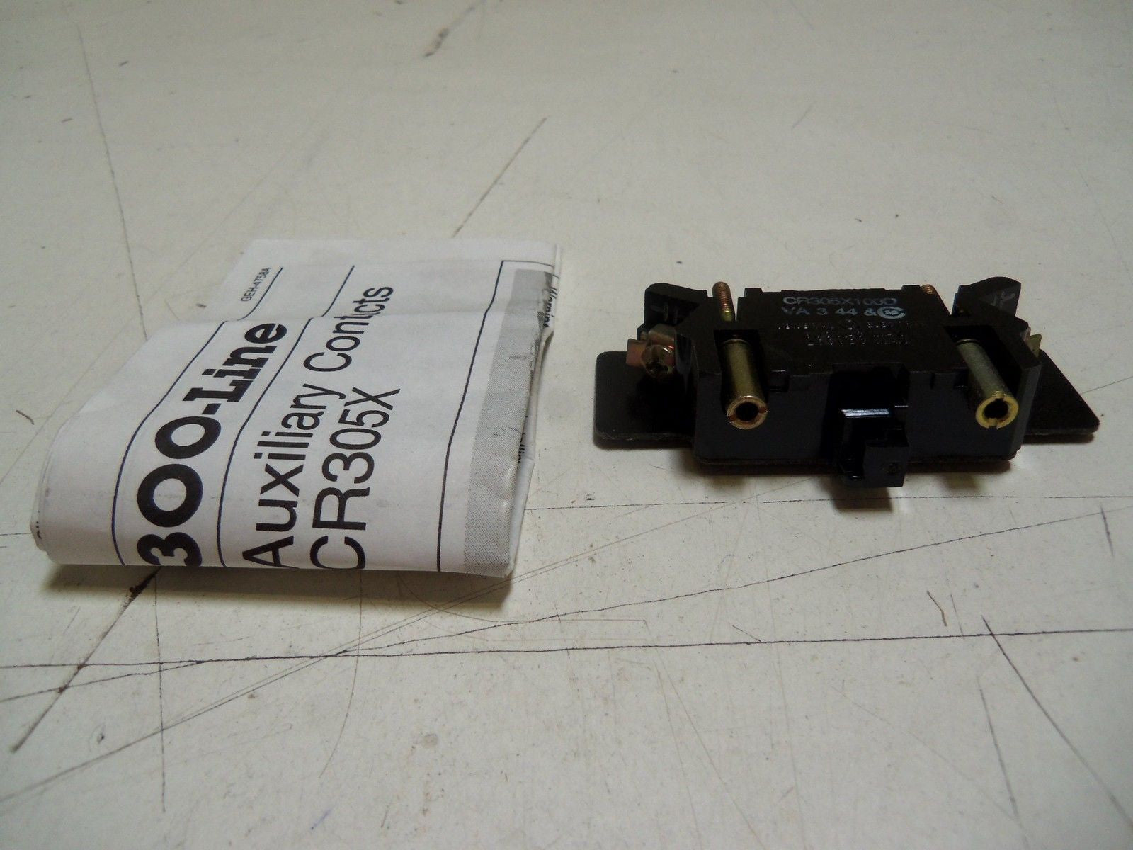 GENERAL ELECTRIC CR305X100D AUXILIARY CONTACT  *NEW IN BOX*