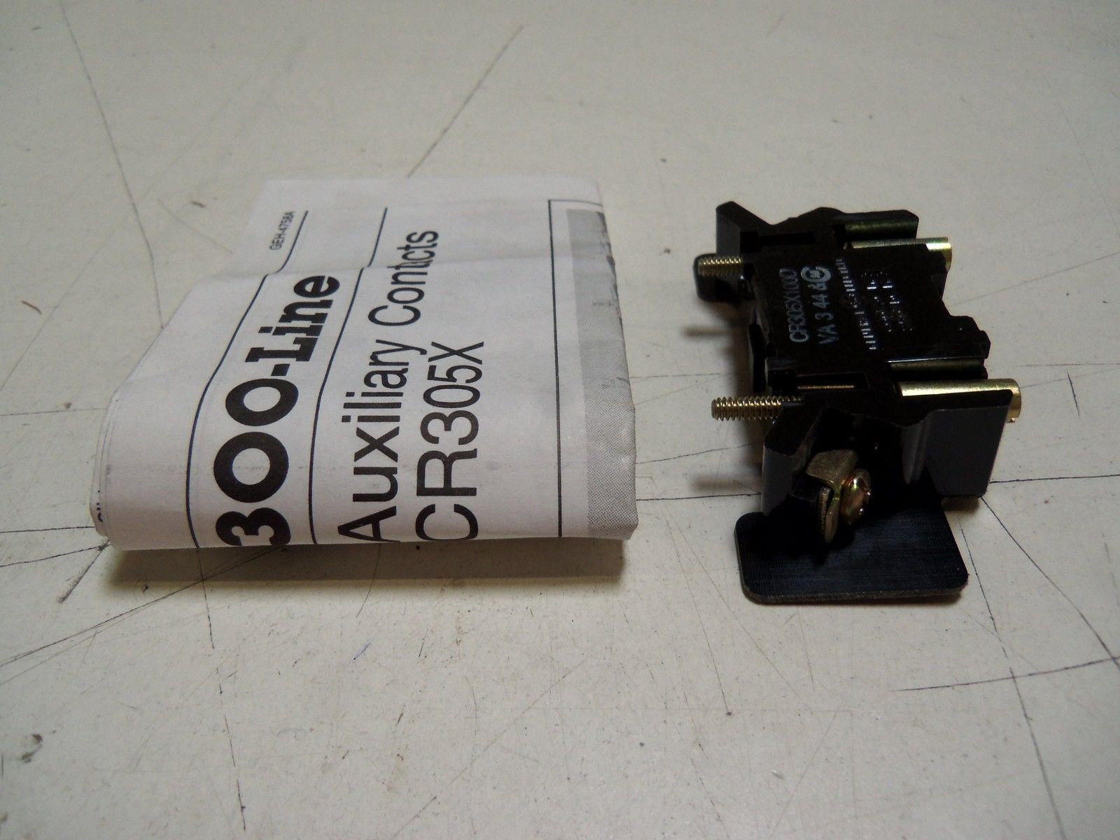 GENERAL ELECTRIC CR305X100D AUXILIARY CONTACT  *NEW IN BOX*