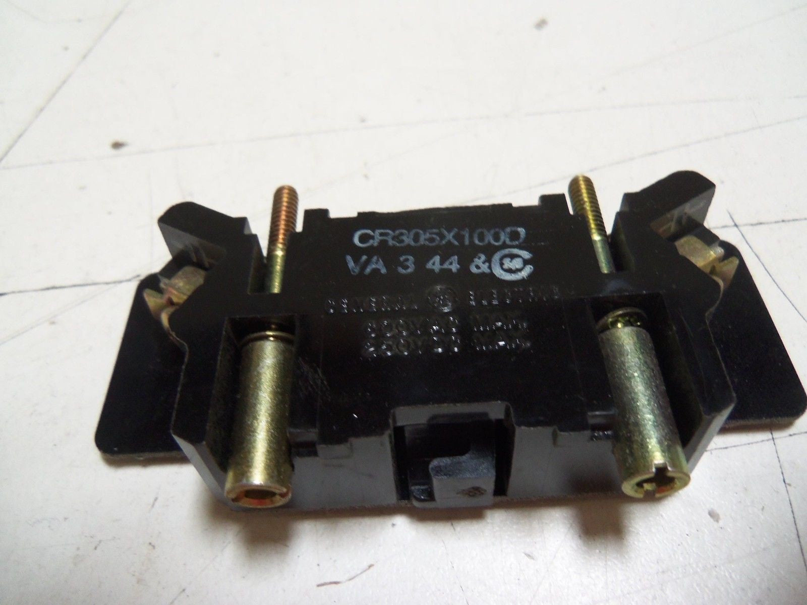 GENERAL ELECTRIC CR305X100D AUXILIARY CONTACT  *NEW IN BOX*