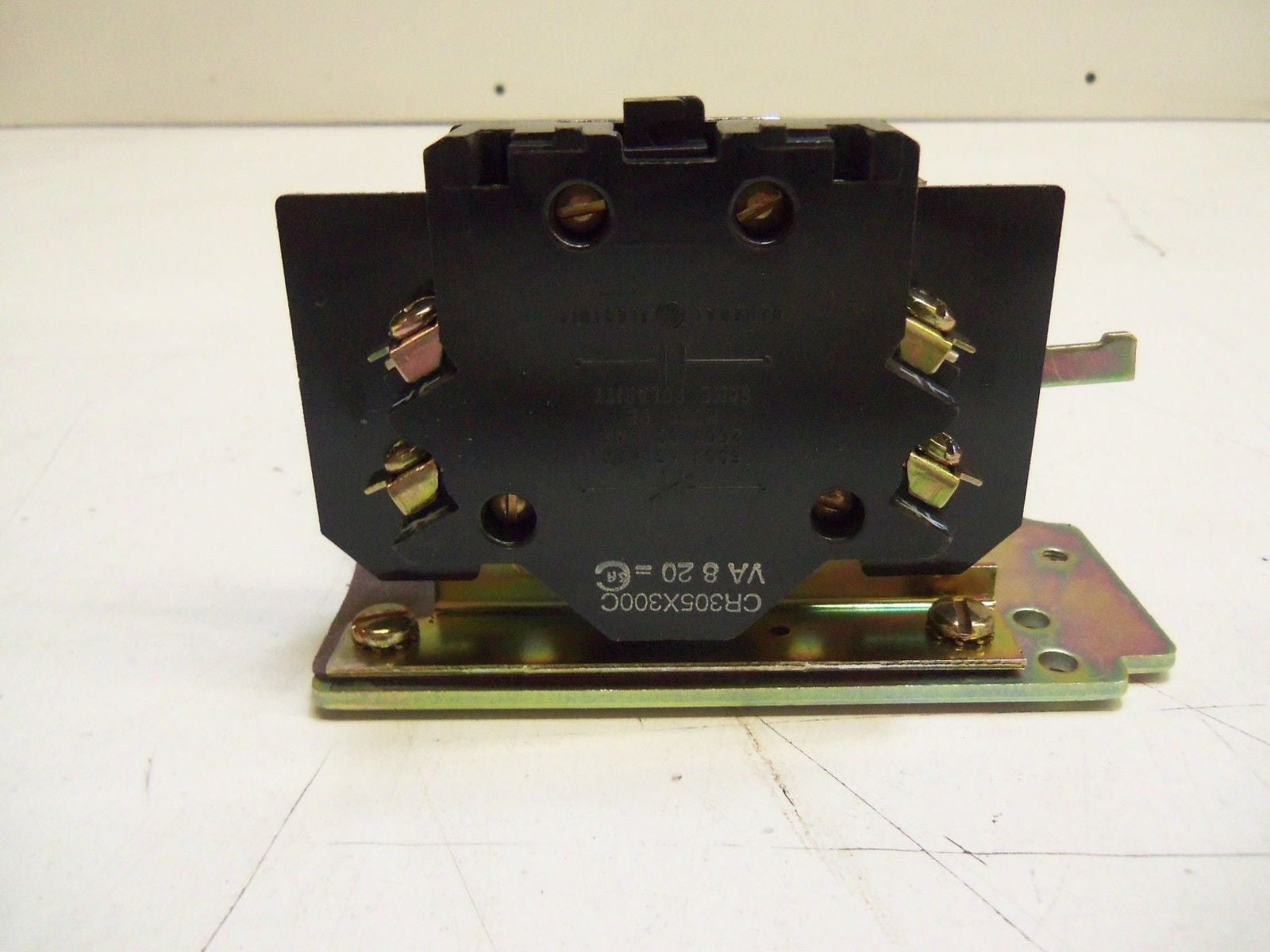 GENERAL ELECTRIC CR305X300C AUXILIARY CONTACT *NEW IN BOX*