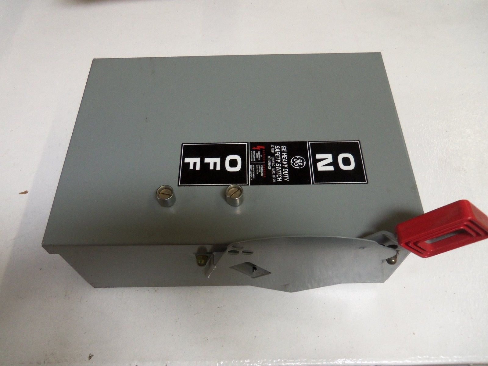 GENERAL ELECTRIC NP1578000F SAFETY SWITCH *NEW NO BOX*