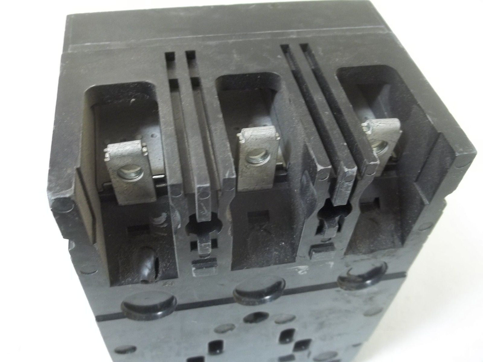 GENERAL ELECTRIC TEB132040 CIRCUIT BREAKER *USED*