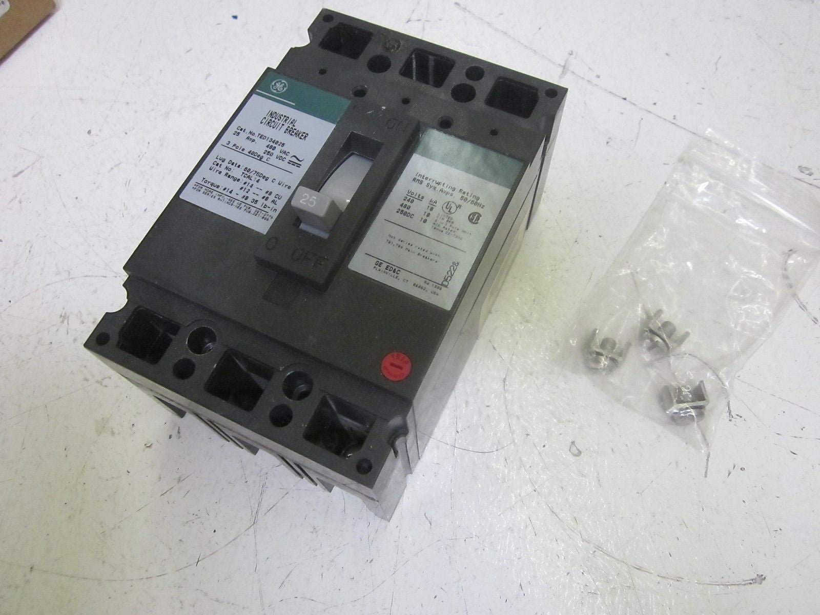 GENERAL ELECTRIC TED134025WL CIRCUIT BREAKER 15A 3P 480V *NEW IN BOX*