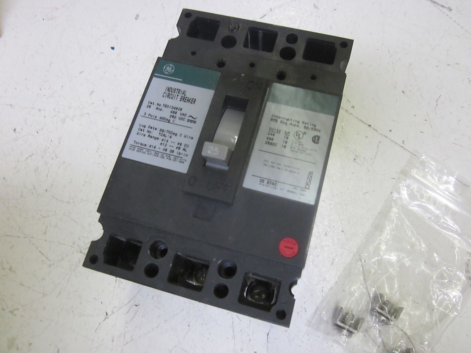 GENERAL ELECTRIC TED134025WL CIRCUIT BREAKER 15A 3P 480V *NEW IN BOX*