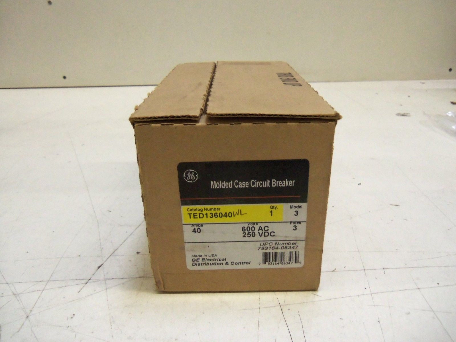 GENERAL ELECTRIC TED136040 CIRCUIT BREAKER  *NEW IN BOX*