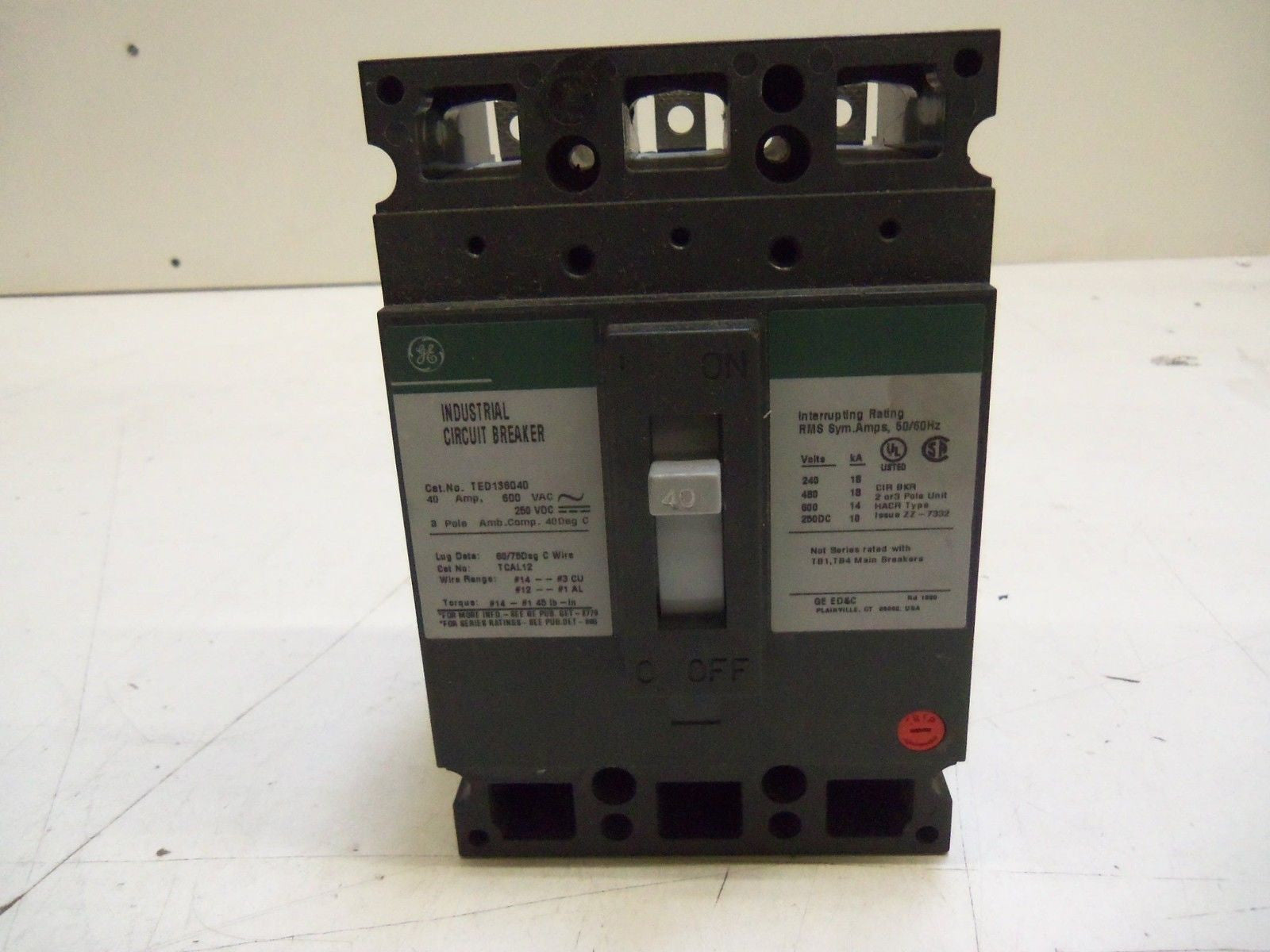 GENERAL ELECTRIC TED136040 CIRCUIT BREAKER  *NEW IN BOX*