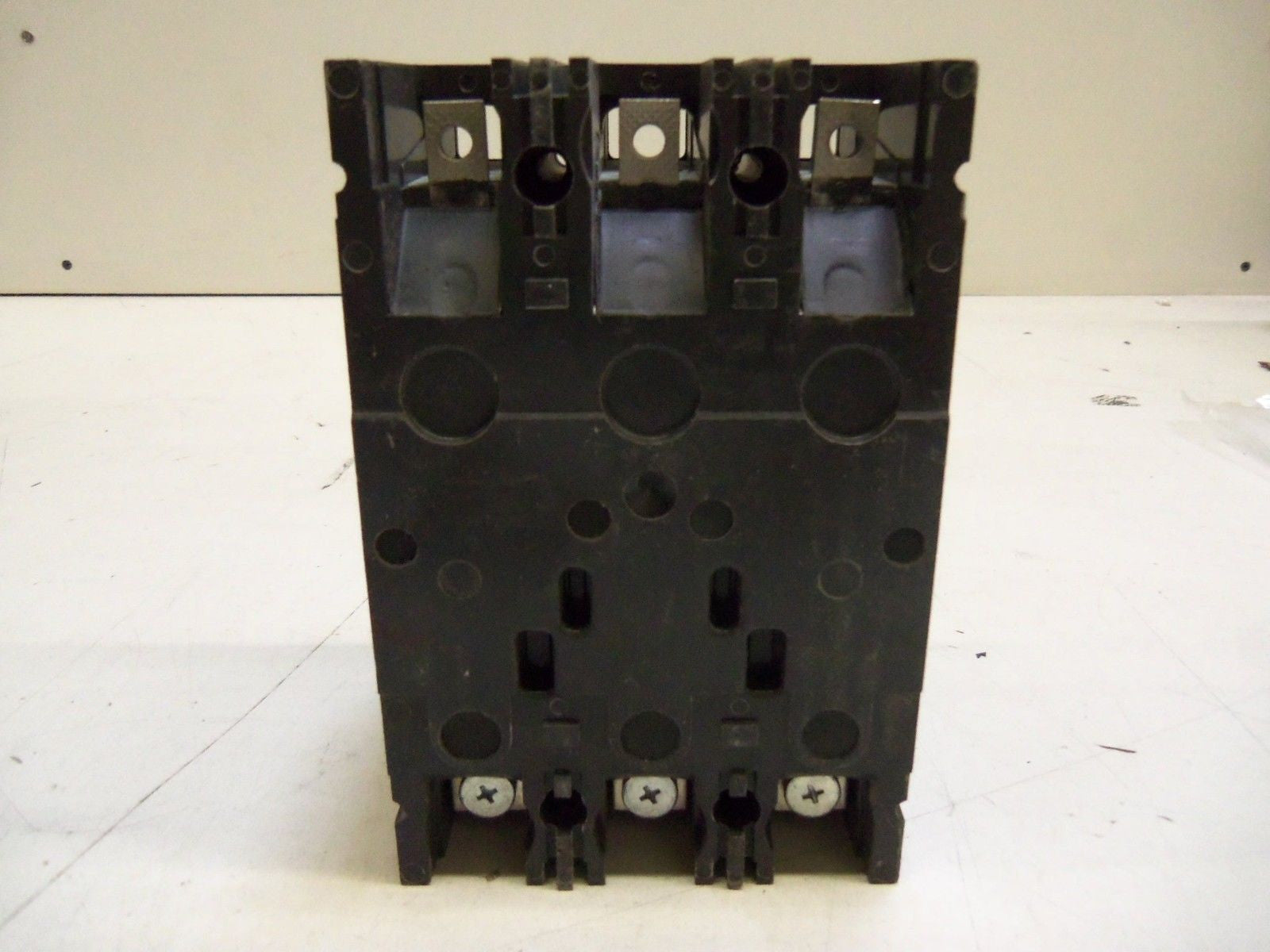 GENERAL ELECTRIC TED136040 CIRCUIT BREAKER  *NEW IN BOX*