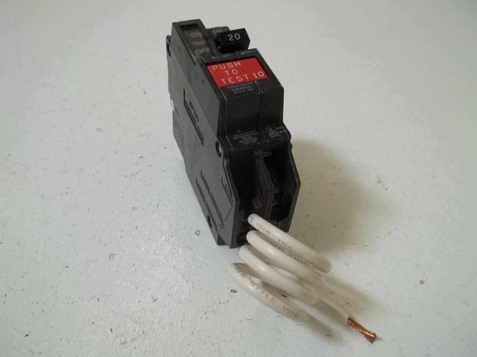 GENERAL ELECTRIC THB1120GF CIRCUIT BREAKER *NEW IN BOX*