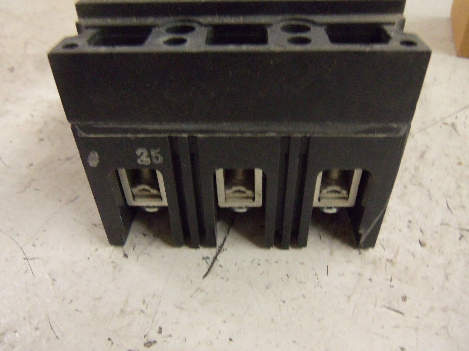 GENERAL ELECTRIC THED136025WL CIRCUIT BREAKER *NEW IN BOX*