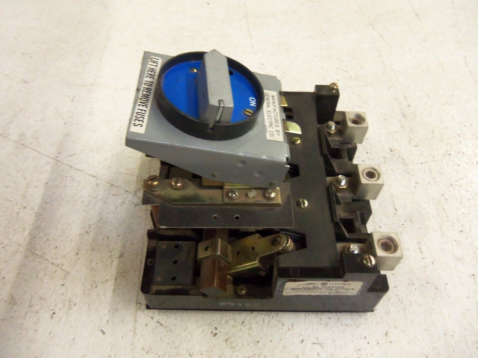 GENERAL ELECTRIC THMS34V2 QMR SWITCH AND HANDLE *USED*