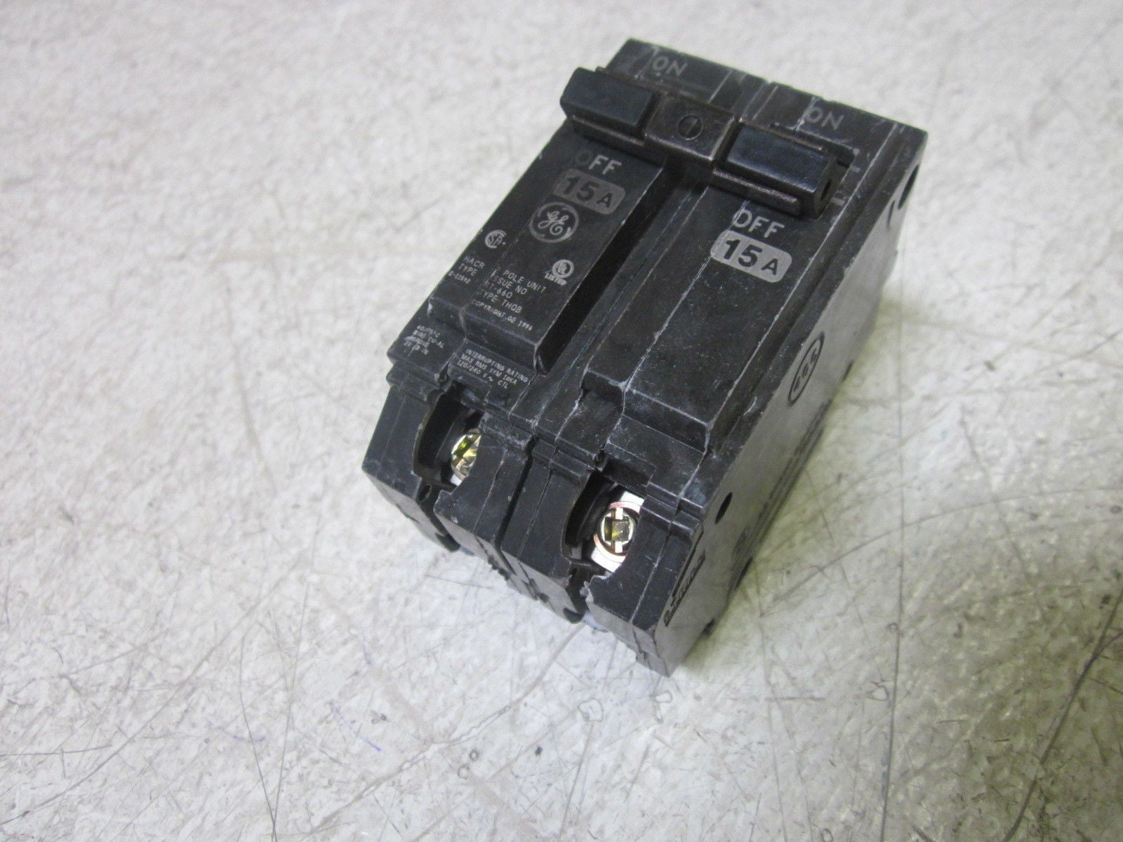 GENERAL ELECTRIC THQB215 15A 2P CIRCUIT BREAKER *USED*