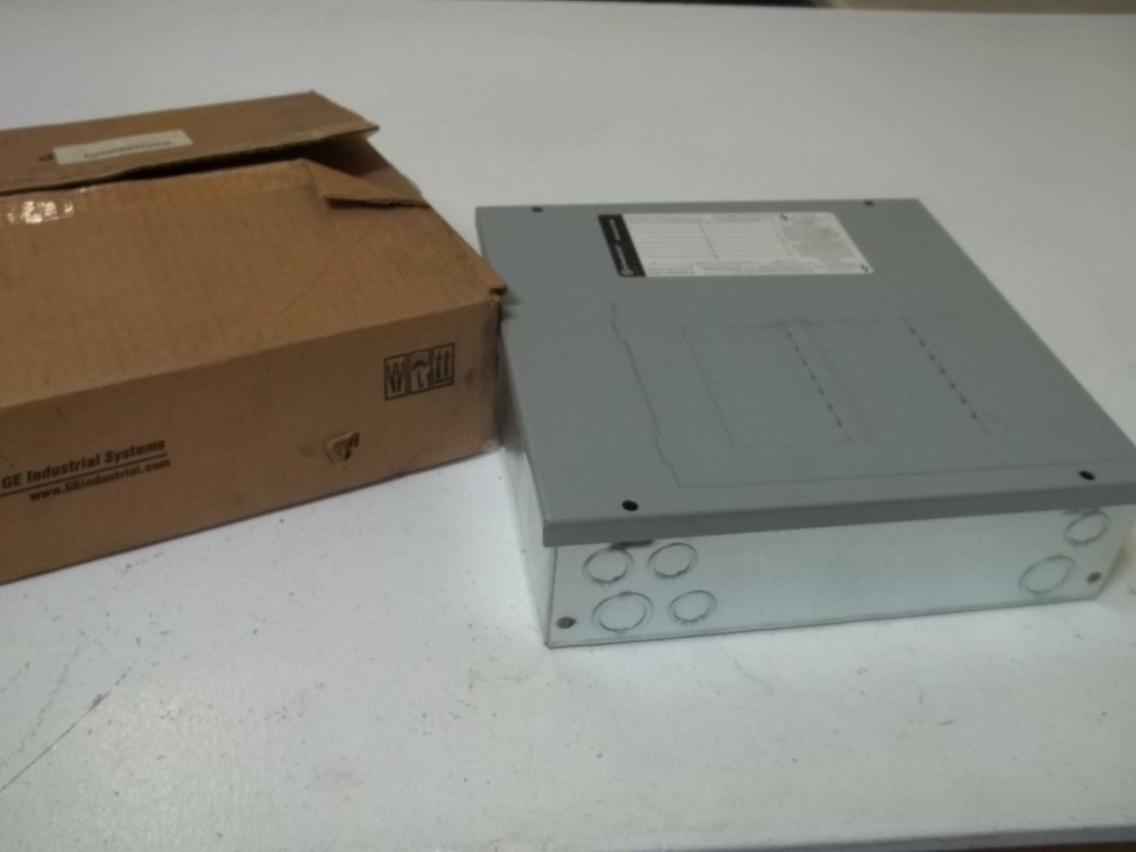 GENERAL ELECTRIC TLM812SCU MAIN PLUS 125AMPS  *NEW IN BOX*