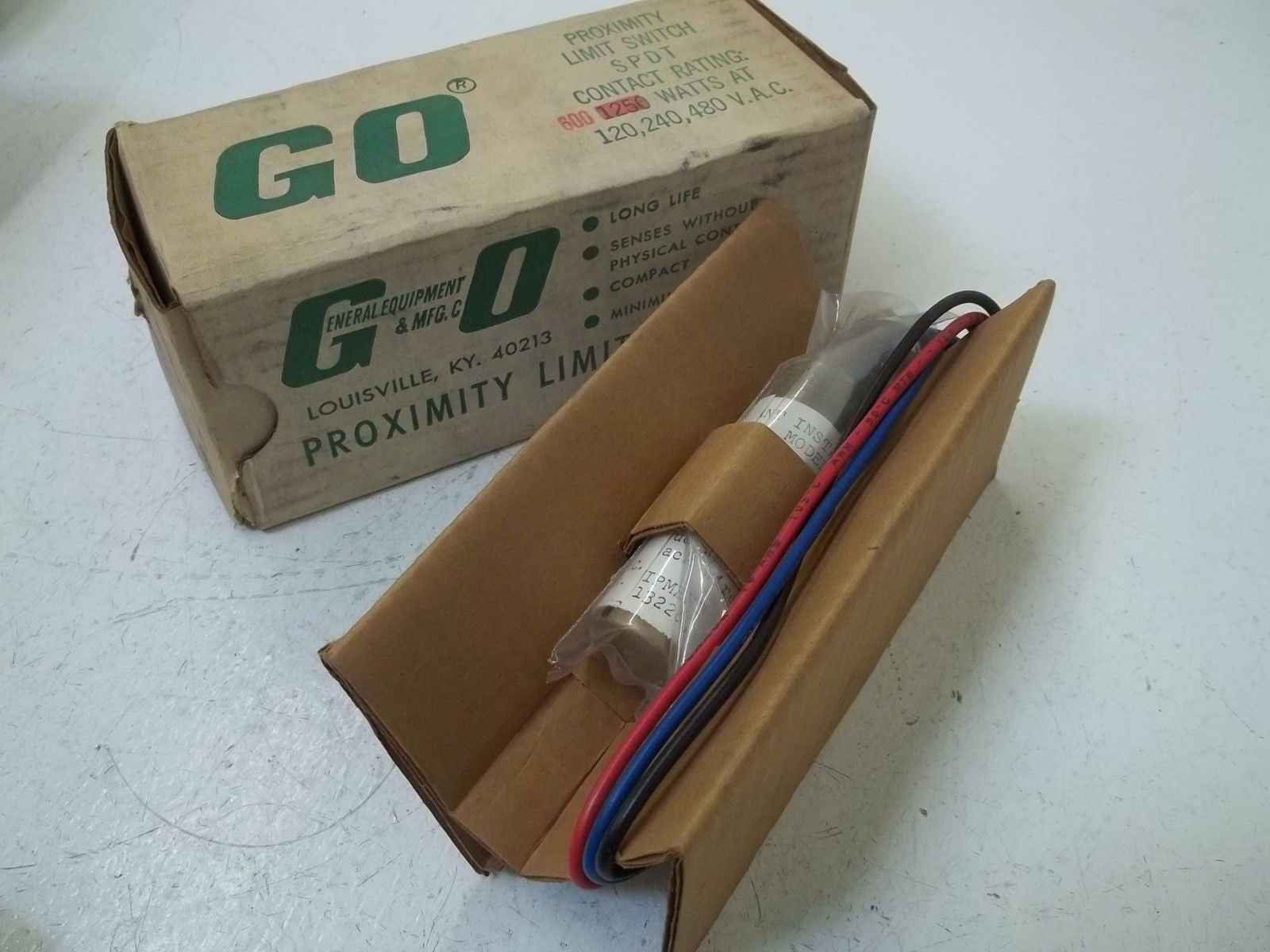 GO SWITCH 43-100-T PROXIMITY LIMIT SWITCH *NEW IN BOX*