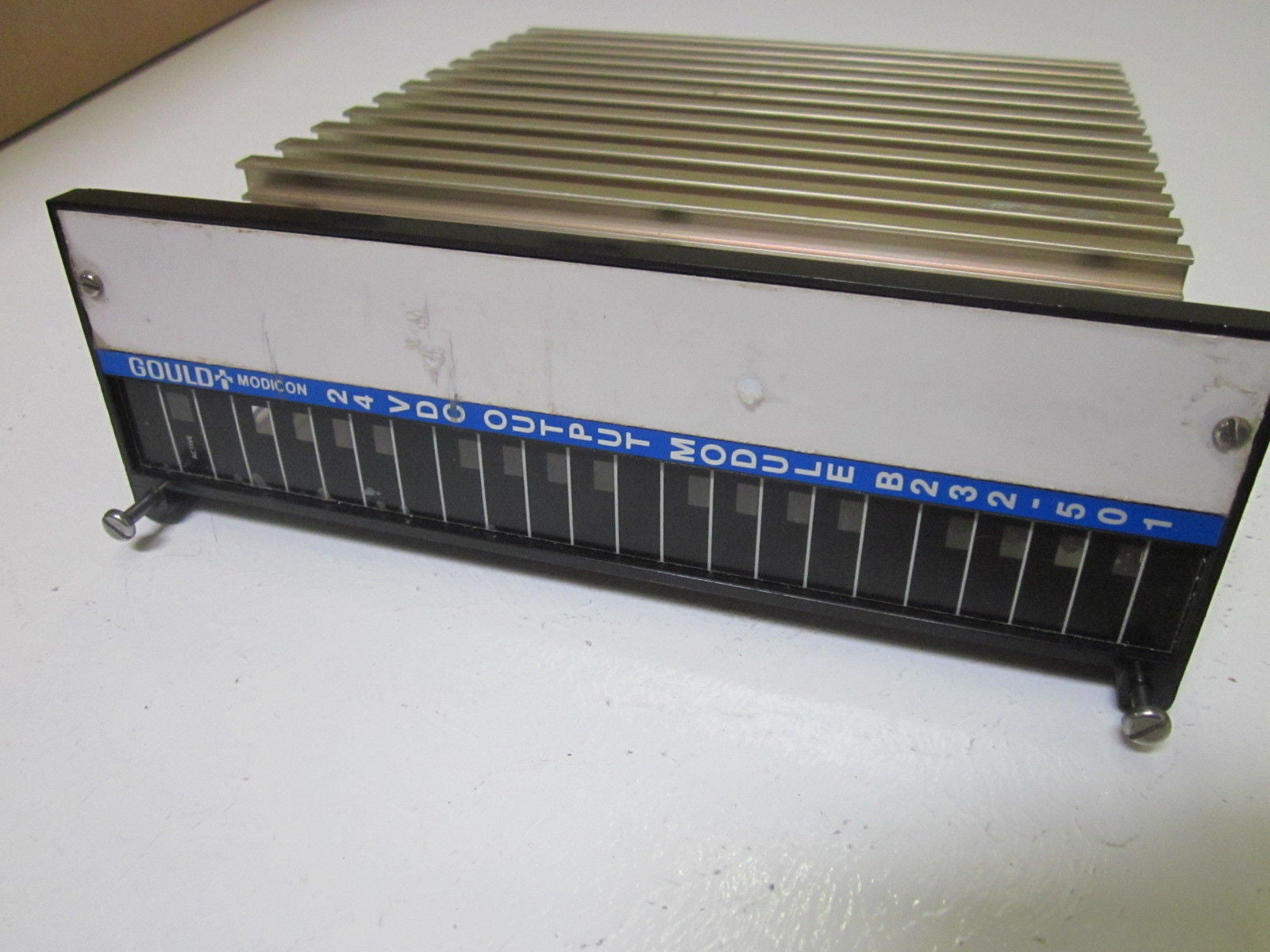 GOULD MODICON AS-B232-501 OUTPUT MODULE 24VDC *USED*