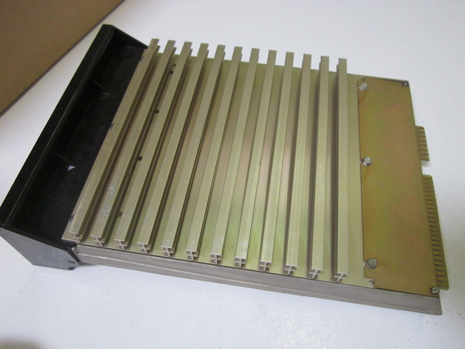 GOULD MODICON AS-B232-501 OUTPUT MODULE 24VDC *USED*