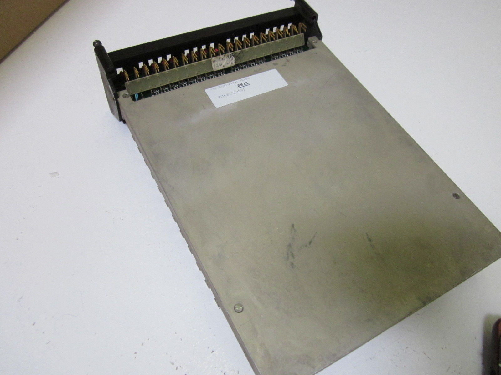 GOULD MODICON AS-B232-501 OUTPUT MODULE 24VDC *USED*