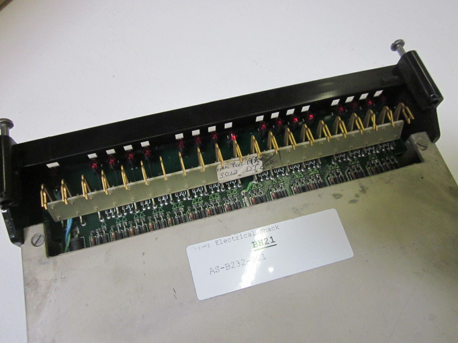 GOULD MODICON AS-B232-501 OUTPUT MODULE 24VDC *USED*