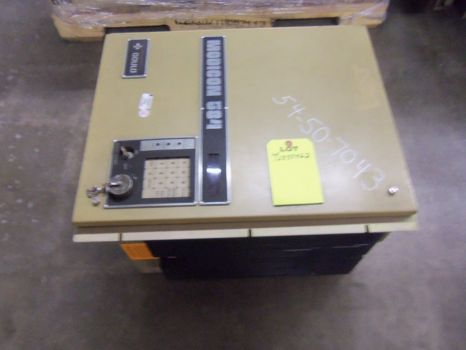 GOULD MODICON LEVEL-3 16K 3CARD CHASSIS 584 AS-584A-340 CONTROLLER MODULE *USED*