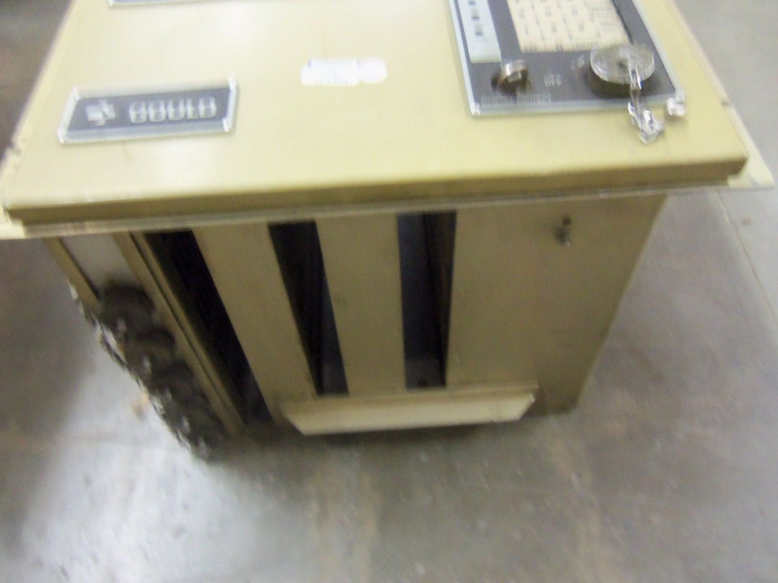 GOULD MODICON LEVEL-3 16K 3CARD CHASSIS 584 AS-584A-340 CONTROLLER MODULE *USED*