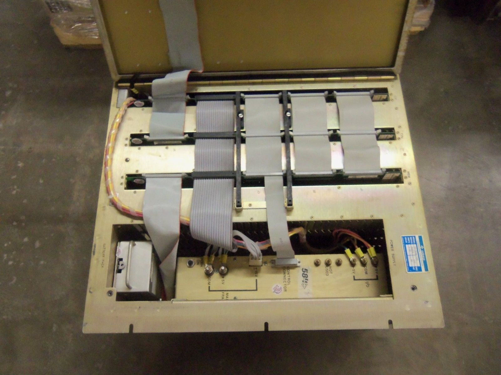 GOULD MODICON LEVEL-3 16K 3CARD CHASSIS 584 AS-584A-340 CONTROLLER MODULE *USED*