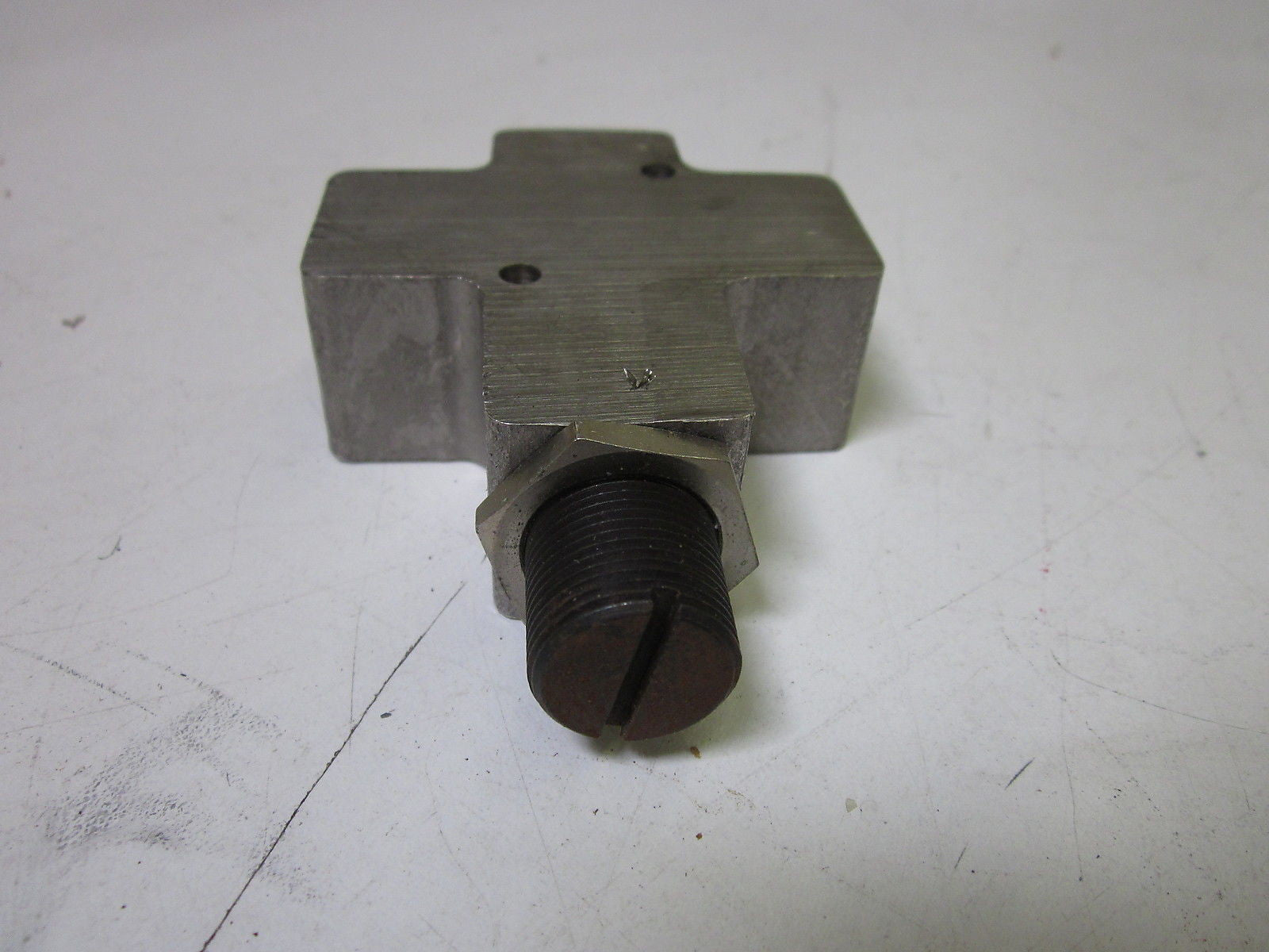 GUAGE MINDER 200 PRESSURE LIMITING VALVE *USED*