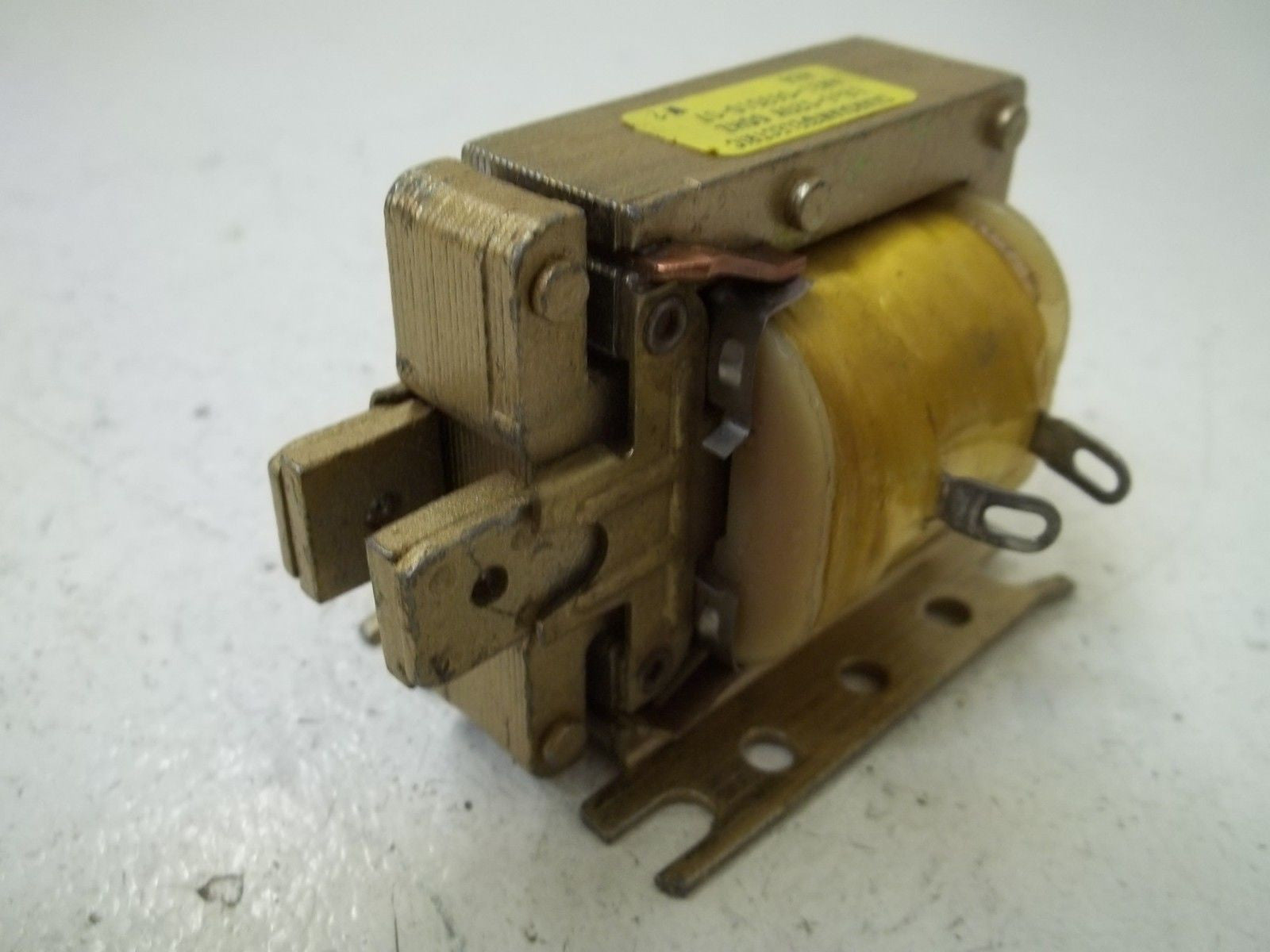 GUARDIAN A421-062510-07 SOLENOID COIL 120V *USED*