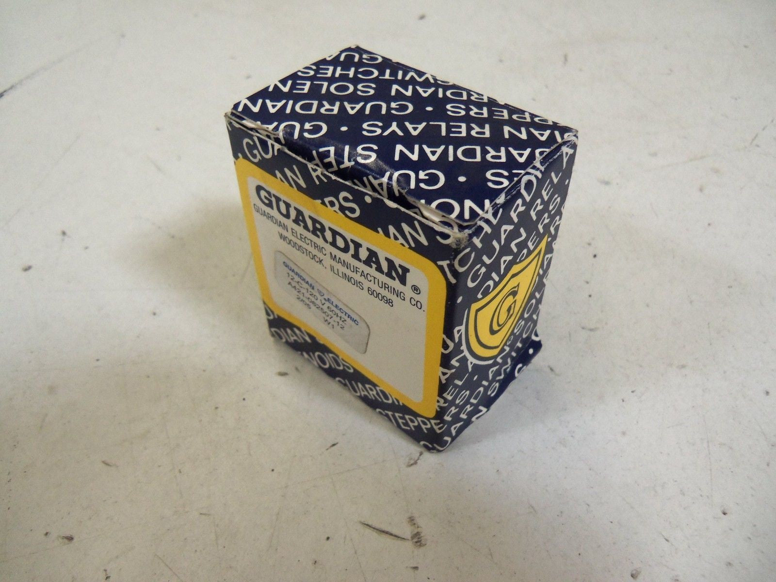 GUARDIAN ELECTRIC 12-C-120  *NEW IN BOX*