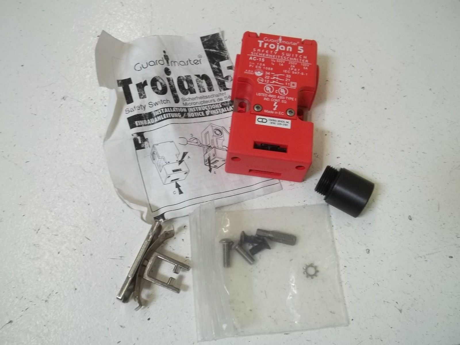 GUARDMASTER 11090 SAFETY SWITCH *NEW NO BOX*