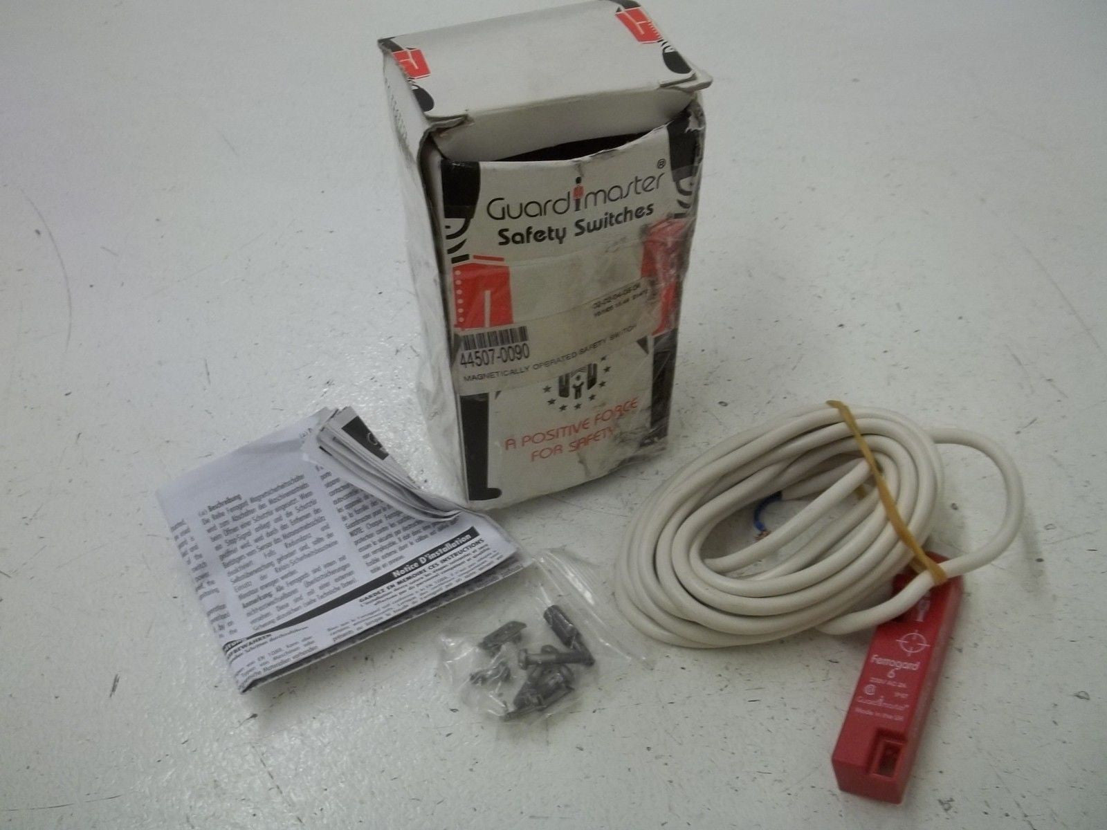 GUARD MASTER 44507-0090 SAFETY SWITCH *USED*