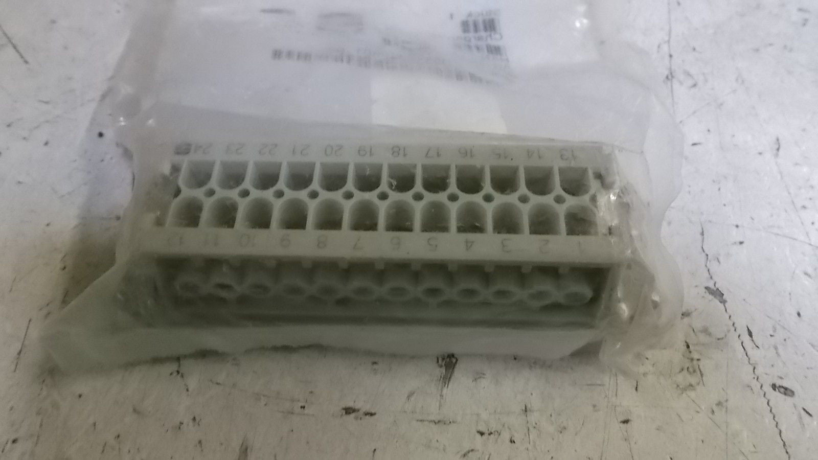 HARTING HAN24E-STI-S CONNECTOR INSERT 24PIN SCREW CONNECTOR *NEW IN FACTORY BAG*