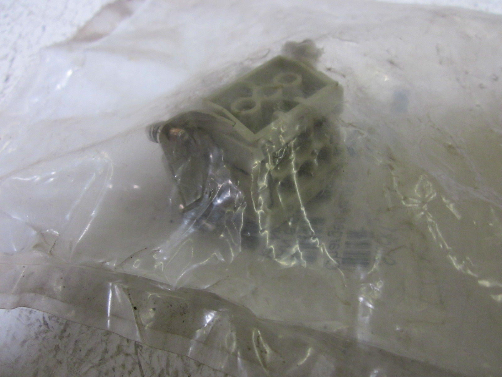 HARTING HAN6E-BU-S BODY CONNECTOR *NEW IN FACTORY BAG*